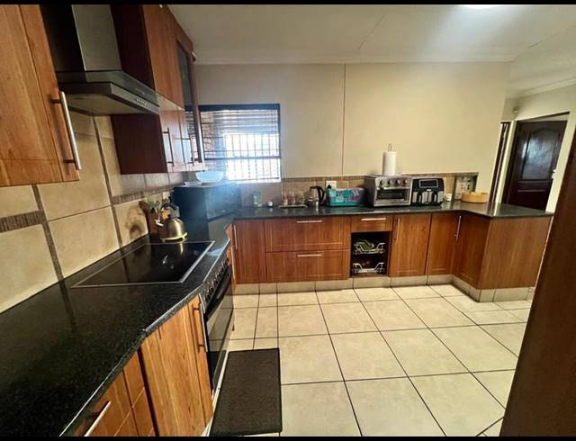 3 BEDROOM HOUSE FOR SALE IN DALPARK EXT 1